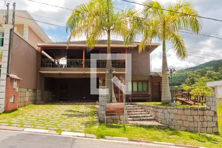 Casa de condomínio à venda com 396m², 4 quartos e 4 vagas Casa de condomínio à venda com 396m², 4 quartos e 4 vagasFachada