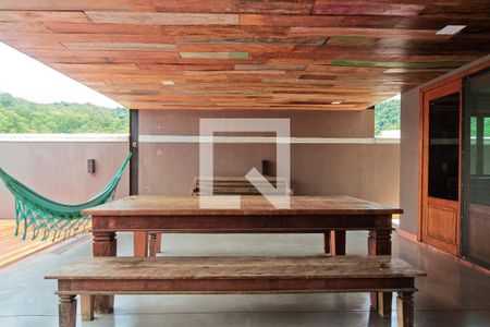 Casa de condomínio à venda com 396m², 4 quartos e 4 vagas Casa de condomínio à venda com 396m², 4 quartos e 4 vagasÁrea Externa