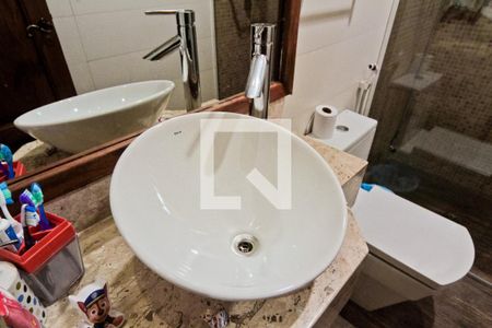 Casa de condomínio à venda com 396m², 4 quartos e 4 vagas Casa de condomínio à venda com 396m², 4 quartos e 4 vagasBanheiro da Suíte 2