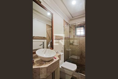 Casa de condomínio à venda com 396m², 4 quartos e 4 vagas Casa de condomínio à venda com 396m², 4 quartos e 4 vagasBanheiro da Suíte 2