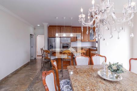 Casa à venda com 700m², 5 quartos e 6 vagas Casa à venda com 700m², 5 quartos e 6 vagasCozinha e Copa
