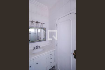 Casa à venda com 700m², 5 quartos e 6 vagas Casa à venda com 700m², 5 quartos e 6 vagasBanheiro 4