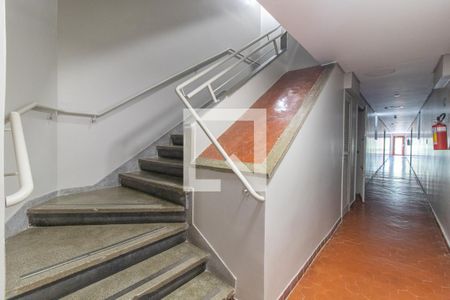 Apartamento à venda com 55m², 1 quarto e sem vaga Apartamento à venda com 55m², 1 quarto e sem vagaEscada