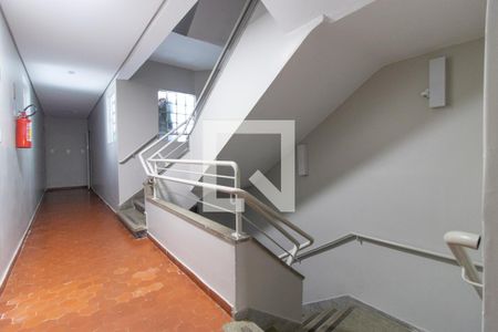 Apartamento à venda com 55m², 1 quarto e sem vaga Apartamento à venda com 55m², 1 quarto e sem vagaEscada