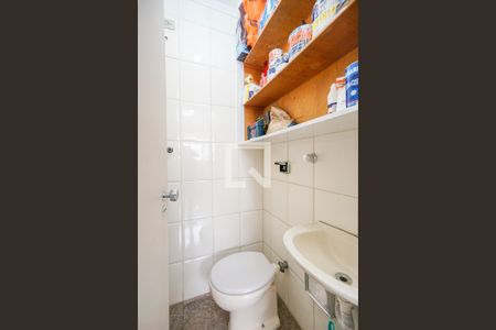 Apartamento à venda com 80m², 2 quartos e sem vaga Apartamento à venda com 80m², 2 quartos e sem vagaBanheiro de serviço