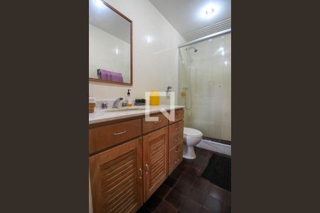 Apartamento à venda com 75m², 2 quartos e 1 vaga Apartamento à venda com 75m², 2 quartos e 1 vagaBanheiro Social