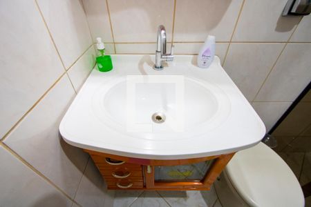 Casa à venda com 217m², 2 quartos e 3 vagasBanheiro social