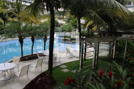 Apartamento à venda com 183m², 4 quartos e 2 vagas Apartamento à venda com 183m², 4 quartos e 2 vagasÁrea comum - Piscina