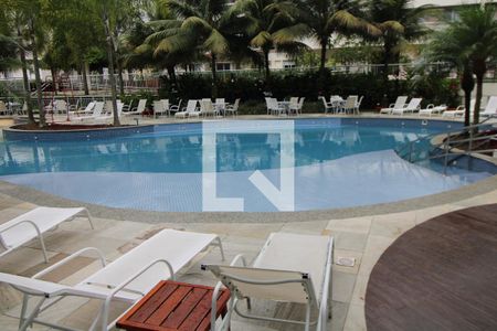 Apartamento à venda com 183m², 4 quartos e 2 vagas Apartamento à venda com 183m², 4 quartos e 2 vagasÁrea comum - Piscina