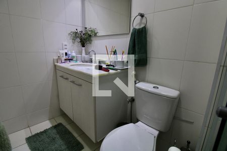 Apartamento à venda com 183m², 4 quartos e 2 vagas Apartamento à venda com 183m², 4 quartos e 2 vagasBanheiro da Suíte 1