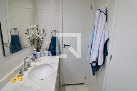Apartamento à venda com 183m², 4 quartos e 2 vagas Apartamento à venda com 183m², 4 quartos e 2 vagasBanheiro da Suíte 2