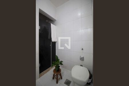 Apartamento à venda com 88m², 2 quartos e sem vaga Apartamento à venda com 88m², 2 quartos e sem vagaBanheiro social