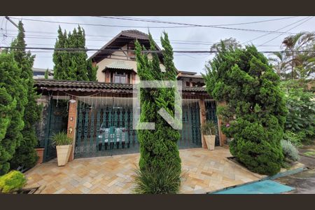 Casa à venda com 289m², 5 quartos e 3 vagas Casa à venda com 289m², 5 quartos e 3 vagasFachada