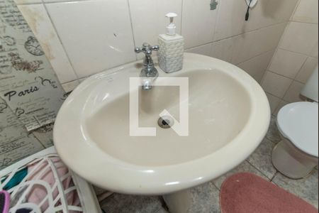 Casa à venda com 200m², 2 quartos e 2 vagas Casa à venda com 200m², 2 quartos e 2 vagasBanheiro