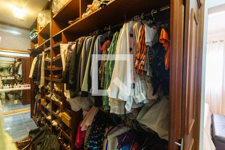 Casa à venda com 275m², 3 quartos e 3 vagas Casa à venda com 275m², 3 quartos e 3 vagasCloset da Suíte