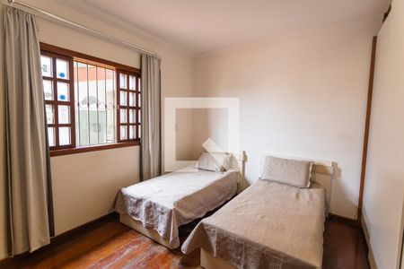 Casa à venda com 275m², 3 quartos e 3 vagas Casa à venda com 275m², 3 quartos e 3 vagasQuarto 3