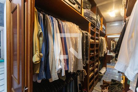 Casa à venda com 275m², 3 quartos e 3 vagas Casa à venda com 275m², 3 quartos e 3 vagasCloset da Suíte