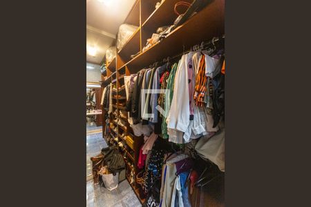 Casa à venda com 275m², 3 quartos e 3 vagas Casa à venda com 275m², 3 quartos e 3 vagasCloset da Suíte