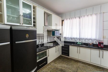 Casa à venda com 275m², 3 quartos e 3 vagas Casa à venda com 275m², 3 quartos e 3 vagasCozinha