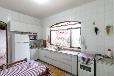 Casa à venda com 350m², 3 quartos e 3 vagas Casa à venda com 350m², 3 quartos e 3 vagasCozinha