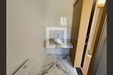 Casa à venda com 185m², 3 quartos e 2 vagasBanheiro