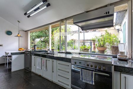 Casa à venda com 424m², 5 quartos e 4 vagas Casa à venda com 424m², 5 quartos e 4 vagasCozinha