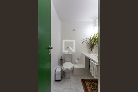 Casa à venda com 424m², 5 quartos e 4 vagas Casa à venda com 424m², 5 quartos e 4 vagasLavabo