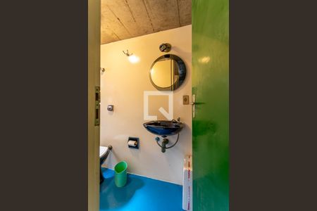 Casa à venda com 424m², 5 quartos e 4 vagas Casa à venda com 424m², 5 quartos e 4 vagasBanheiro de Serviço 1