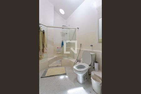 Casa à venda com 424m², 5 quartos e 4 vagas Casa à venda com 424m², 5 quartos e 4 vagasBanheiro da Suite Master