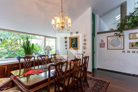 Casa à venda com 424m², 5 quartos e 4 vagas Casa à venda com 424m², 5 quartos e 4 vagasSala de Jantar