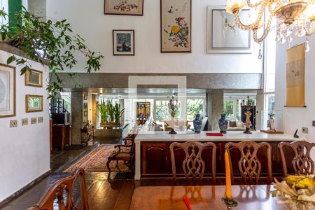 Casa à venda com 424m², 5 quartos e 4 vagas Casa à venda com 424m², 5 quartos e 4 vagasSala de Jantar