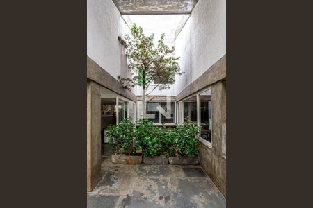 Casa à venda com 424m², 5 quartos e 4 vagas Casa à venda com 424m², 5 quartos e 4 vagasFrente do Imóvel - Jardim de Inverno