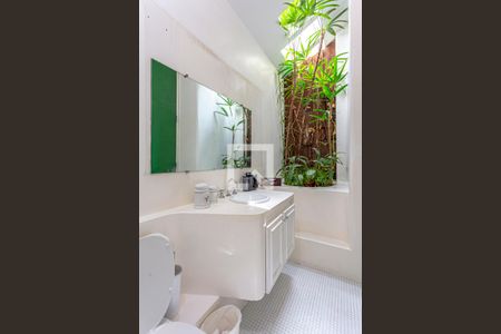 Casa à venda com 424m², 5 quartos e 4 vagas Casa à venda com 424m², 5 quartos e 4 vagasBanheiro da Suite Master