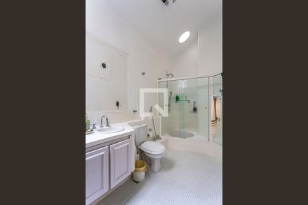 Casa à venda com 424m², 5 quartos e 4 vagas Casa à venda com 424m², 5 quartos e 4 vagasBanheiro