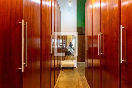 Casa à venda com 424m², 5 quartos e 4 vagas Casa à venda com 424m², 5 quartos e 4 vagasQuarto 3