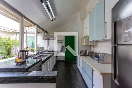 Casa à venda com 424m², 5 quartos e 4 vagas Casa à venda com 424m², 5 quartos e 4 vagasCozinha