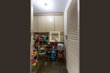 Casa à venda com 424m², 5 quartos e 4 vagas Casa à venda com 424m², 5 quartos e 4 vagasDespensa 1