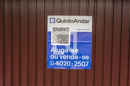 Casa à venda com 424m², 5 quartos e 4 vagas Casa à venda com 424m², 5 quartos e 4 vagasPlaquinha instalada no portão do imóvel