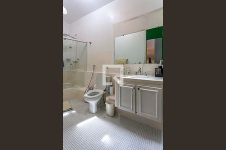 Casa à venda com 424m², 5 quartos e 4 vagas Casa à venda com 424m², 5 quartos e 4 vagasBanheiro da Suite Master