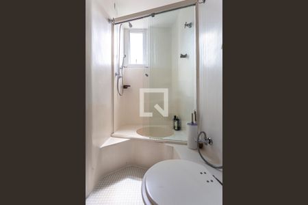 Casa à venda com 424m², 5 quartos e 4 vagas Casa à venda com 424m², 5 quartos e 4 vagasBanheiro da Suite 1