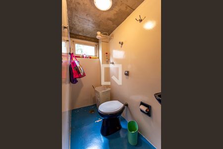 Casa à venda com 424m², 5 quartos e 4 vagas Casa à venda com 424m², 5 quartos e 4 vagasBanheiro de Serviço 1