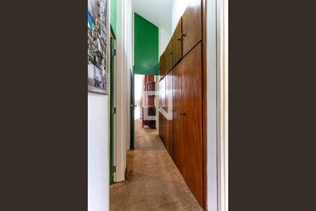 Casa à venda com 424m², 5 quartos e 4 vagas Casa à venda com 424m², 5 quartos e 4 vagasCorredor Dormitórios