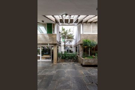 Casa à venda com 424m², 5 quartos e 4 vagas Casa à venda com 424m², 5 quartos e 4 vagasFrente do Imóvel