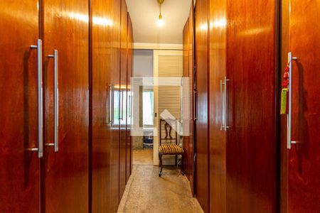 Casa à venda com 424m², 5 quartos e 4 vagas Casa à venda com 424m², 5 quartos e 4 vagasQuarto 3