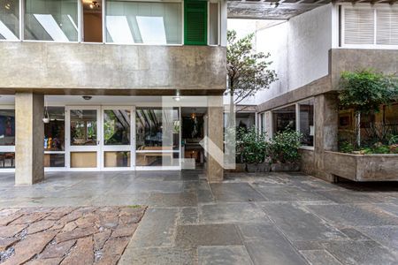 Casa à venda com 424m², 5 quartos e 4 vagas Casa à venda com 424m², 5 quartos e 4 vagasFrente do Imóvel