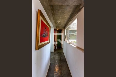 Casa à venda com 424m², 5 quartos e 4 vagas Casa à venda com 424m², 5 quartos e 4 vagasCorredor Escritórios