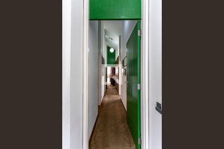 Casa à venda com 424m², 5 quartos e 4 vagas Casa à venda com 424m², 5 quartos e 4 vagasCorredor Dormitórios