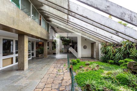 Casa à venda com 424m², 5 quartos e 4 vagas Casa à venda com 424m², 5 quartos e 4 vagasFrente do Imóvel