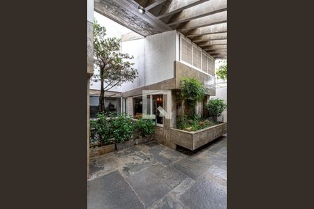 Casa à venda com 424m², 5 quartos e 4 vagas Casa à venda com 424m², 5 quartos e 4 vagasFrente do Imóvel - Jardim de Inverno