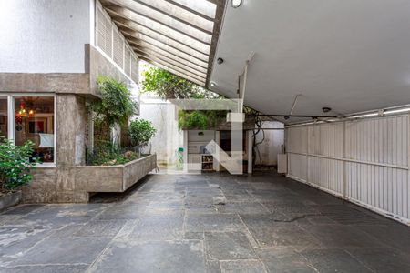 Casa à venda com 424m², 5 quartos e 4 vagas Casa à venda com 424m², 5 quartos e 4 vagasFrente do Imóvel